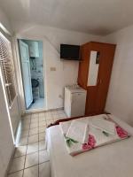 Milica Soba sa kupatilom 2 - Ferienwohnung Petrovac na Moru