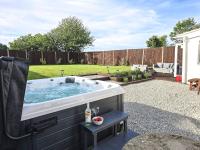 Spacious 4-Bed Dover House | Hot Tub & Sea Views - B&B Kent