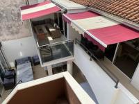 Apartment mit Balkon