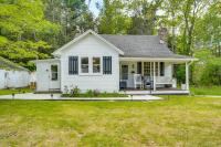 Near Parks and Lakes Blakeslee Home with Private Yard - Bed and Breakfast Blakeslee