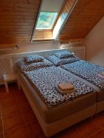 Zweibettzimmer mit Dusche