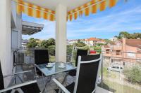 Gumbek11, Two Story, Two-Bedroom Apartment by the Sea - Chambres d'hôtes Petrcane