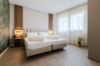 One-Bedroom Panoramic Apartment with Lake View