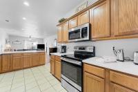 Thousand Hills Golf View Condo Walkin with Elevator and close to 76 - B&B