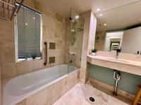 Ocean View Modern Studio on L8 - B&B Gold Coast