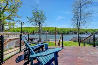 Lakefront home with kayaks fire pit hot tub and walk to restaurants and bars - B&B Lake Harmony
