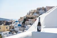 Full Moon | Iconic Two-Bedroom Cave Villa with Hot Tub and Caldera View