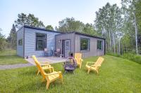 Walk to Lake Superior & Beach: Modern Retreat - Bed and Breakfast Cornucopia