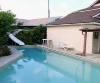Affordable Private Room with Pool Access and Free Parking Near Zoo and Beaches - B&B San Diego