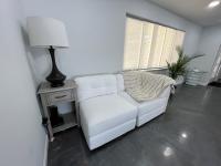 Costal Clearwater Getaway Hot tub, Grill Massage Mins to Clearwater Beach - Chambres d'hôtes Clearwater