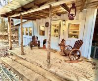 King Suite & Bunkhouse - Deer Camp - WiFi - Grill - B&B Free Springs