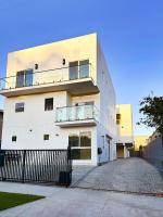 Premium 4-bedrooom Apartment - B&B Los Angeles