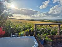 Little Swelle Cabin with awesome Sea views - Chambres d’hôtes Poundstock