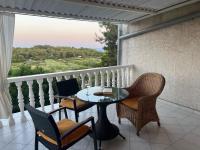 One-Bedroom Apartment with Terrace and Sea View - Podstražje Street 35
