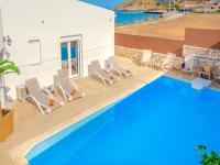 Sky Beachfront Villa with private pool - B&B Skaléta