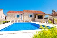Villa Stone House with Pool - Ferienwohnung Nin