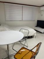 Deluxe One-Bedroom Apartment