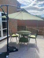 Dover Ferry Apartments x 2 Sleeps 10 with parking and castle views - Chambres d’hôtes Kent