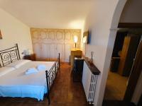 Vierbettzimmer mit Gartenblick