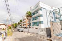 Apto Aconchegante na Praia de Bombas com Piscina - B&B Bombas