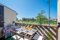 Le Camarguais Vue Canal A 2 pas des remparts d'Aigues-Mortes - B&B Aigues-Mortes