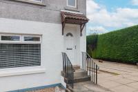 Modern And Vibrantly Designed Apartment - B&B Motherwell