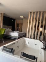 King Room with Spa Bath