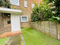 Nice bedroom with private bathroom and and a new quality mattress in London Canary Wharf for short stay or long let near O2 and Excel Exhibition centre and easy to reach from all airports in around London - Chambres d'hôtes Londres