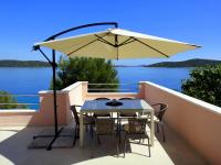 Apartment mit Terrasse