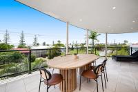 Beachside Penthouse - B&B Redcliffe