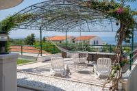 Villa Božica - sea view stone villa with free parking - Chambres d'hôtes Makarska