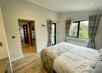 Beautiful Lodge with Hot tub - B&B Tenby