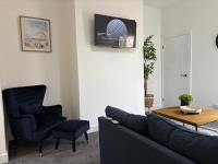 ResiLets NEW 3 Bed Apt, Sleeps 5, Town Centre, Ideal for contractors, holidaymakers, Professional Short Stay - B&B