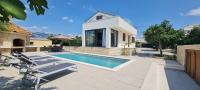 Villa Emma - luksuzna kuća s bazenom Wellness & SPA - B&B Ražanac
