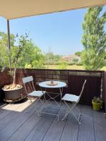 LA PROVENCE - stylish & spacious apartment with pool & private parking near Avignon, TRAVELLER AWARD 2026 - Chambres d'hôtes Le Pontet