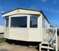 6 berth caravan hire close to Fantasy Island - B&B