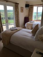 Deluxe Twin Room with Sea View