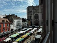 Le Loft - By BEST KEYS - Prestige - Vue Cathédrale - Poutres Apparentes - Baignoire Îlot - Centre Ville - Smart TV - Machine à Café Nespresso - WiFi Illimité - Check-in Autonome - B&B