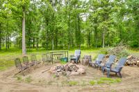 6 Mi to Spider Lake OHV Trails Cabin with Fire Pit - B&B Backus