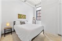 Loft on Superior l DT Cleveland l Parking l Café - Bed and Breakfast Cleveland