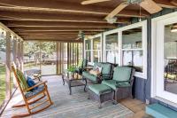 Lake Wateree Retreat Dock and Screened Porch! - Ferienwohnung Camden