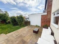 3-Bedroom New Malden House with FREE Parking and Garden near Kingston upon Thames & Wimbledon by Staylio London - B&B Worcester Park