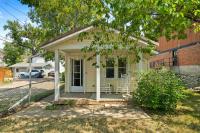 The Canary 2BR Gem in Downtown Drumheller - B&B Drumheller