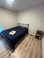 Short Walk to the Falls Newly Renovated 4 Bedroom - B&B