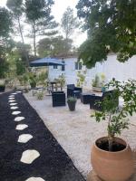 Bungalow avec piscine privative proche Aix en Provence - Bed and Breakfast La Barben