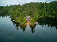 North Lake Waterfront Home - B&B Egmont