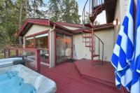 Dolphin House by EMR Vacation Rentals - B&B Nanoose Bay