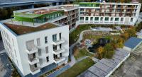 Simcity IX l Central park with Air Conditioning, free garage parking, balcony and 24 7 self check-in - B&B Banská Bystrica