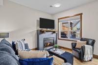 Peaks and Patio 3 Bedroom managed by Little Sister Getaways - B&B Canmore