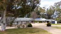 Fairway Views Motor Inn - Bed and Breakfast Tocumwal